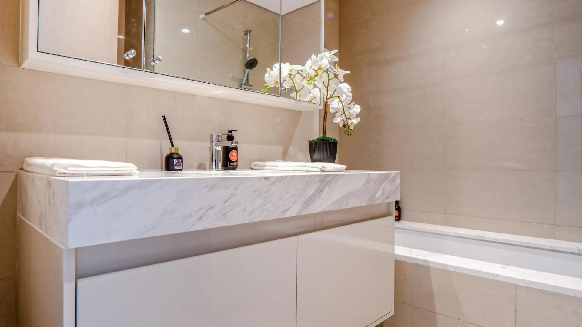 Easygo - 3Br & Maid With Full Burj Khalifa And Fountain View Burj Royale Dw Apartment Dubai